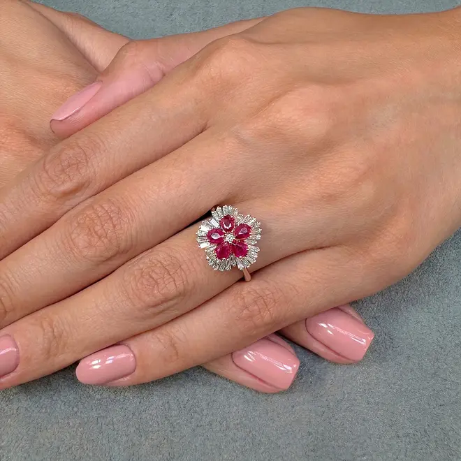Anel Radiante em Ouro 18k Bicolor com Diamantes e Rubis Florais