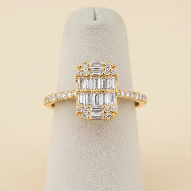 Anel Escultural em Ouro Amarelo 18K com Mosaico de Diamantes