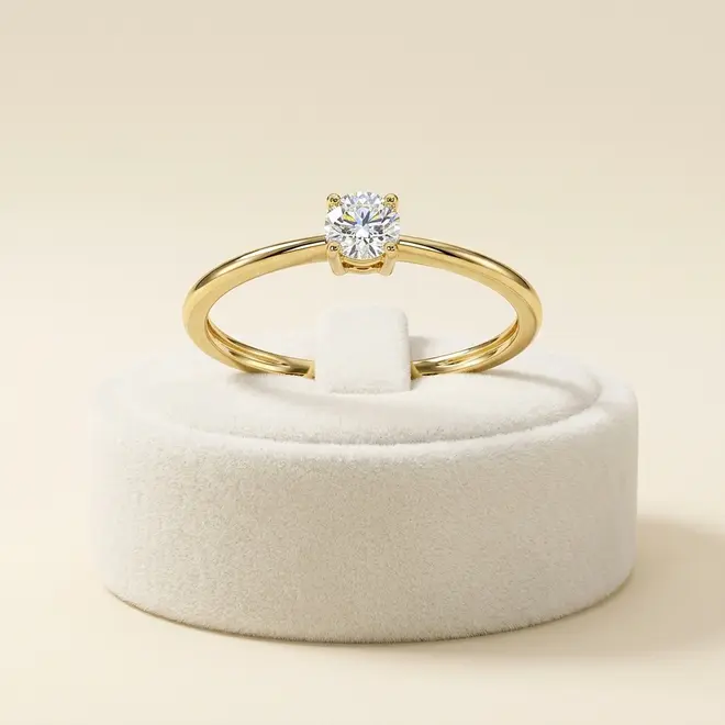 Anel Solitário Ouro Amarelo 18K com Diamante