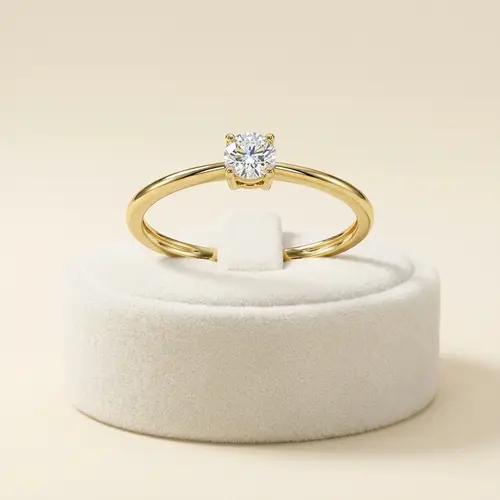 Anel Solitário Ouro Amarelo 18K com Diamante