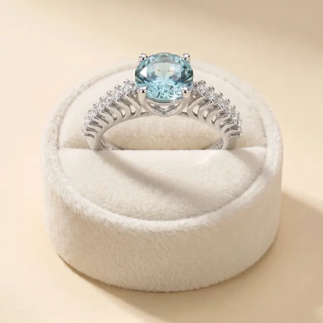 18K White Gold Aquamarine and Diamond Ring