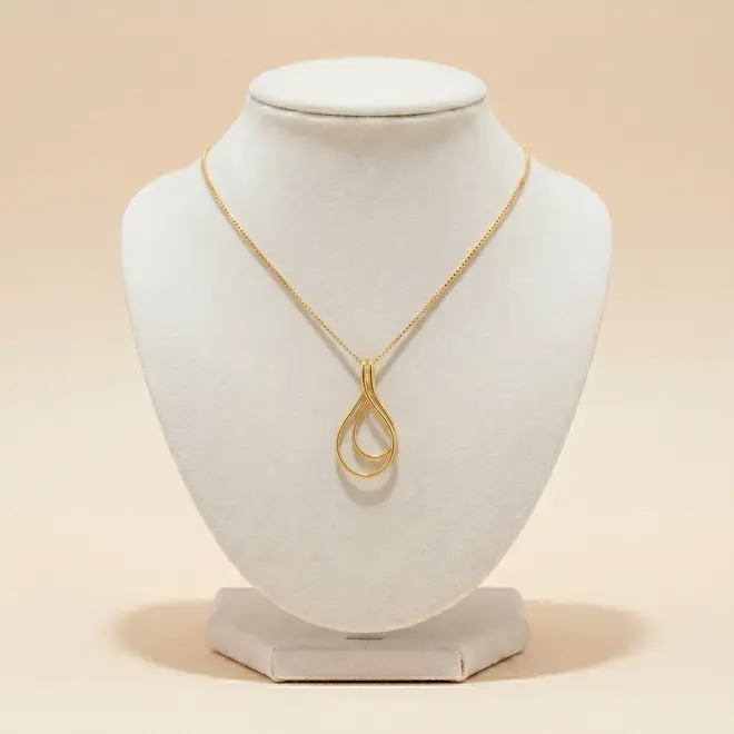 Pingente Ouro Amarelo 18K Design Vazado com Corrente