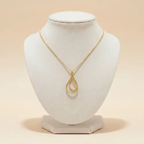 Pingente Ouro Amarelo 18K Design Vazado com Corrente