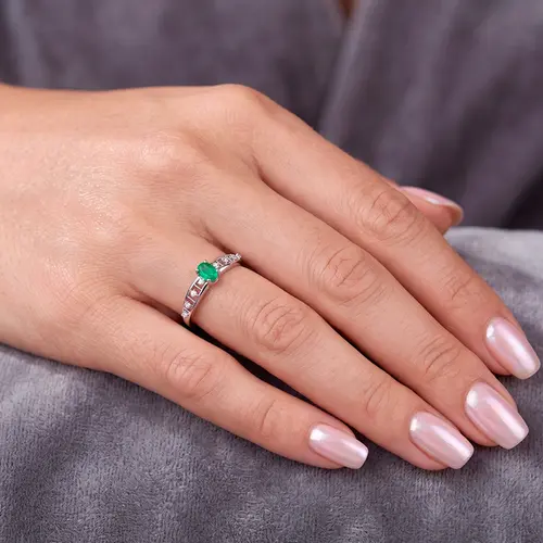 Anel de Prata com Diamantes e Esmeralda