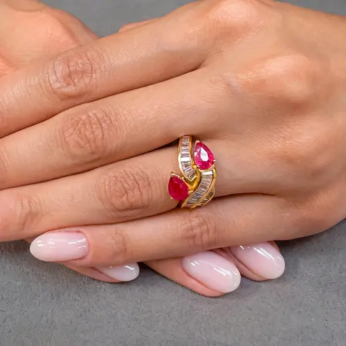 Anel de Ouro Amarelo com Diamantes e Rubis 1,20 Cts
