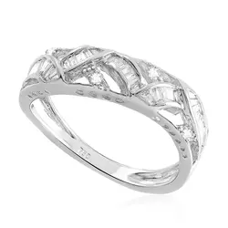 Anel Trabalhado de Ouro Branco com Diamantes Totalizando 36 Pts.