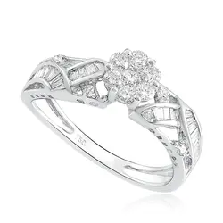 Anel Trabalhado de Ouro Branco com Diamantes Totalizando 58 Pts.