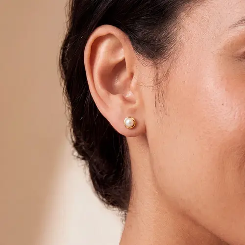 Par de Brincos com Pérolas de 3 mm, em Ouro Amarelo