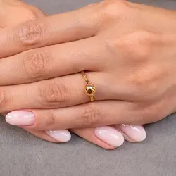 Anel Trabalhado com Esfera em Ouro Amarelo.