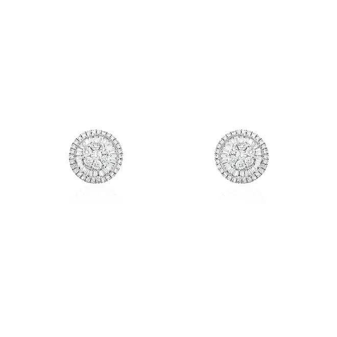 Par de Brincos Trabalhado  de Ouro Branco com Diamantes totalizando 50 Pts.
