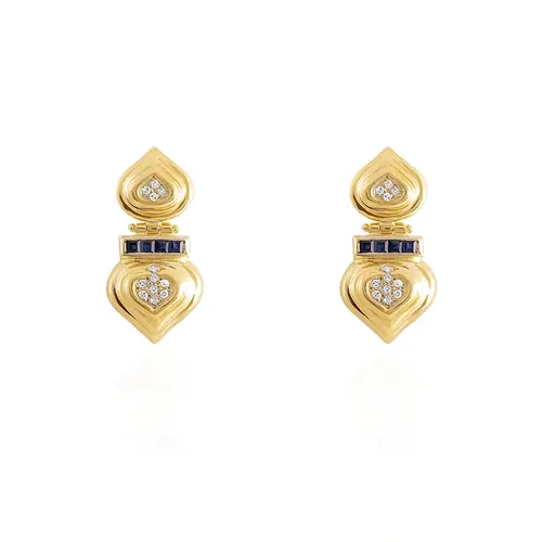 Par de Brincos Trabalhado  de Ouro Amarelo com Diamantes totalizando 25 Pts e Safiras.