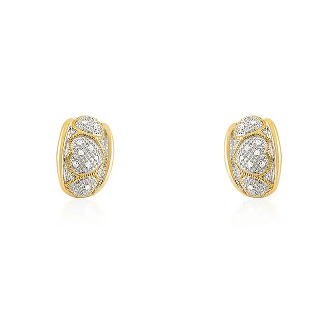 Par de Brincos Trabalhado  de Ouro Amarelo com Diamantes totalizando 20 Pts.