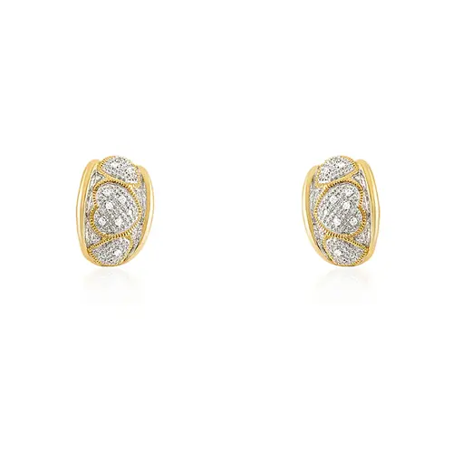 Par de Brincos Trabalhado  de Ouro Amarelo com Diamantes totalizando 20 Pts.