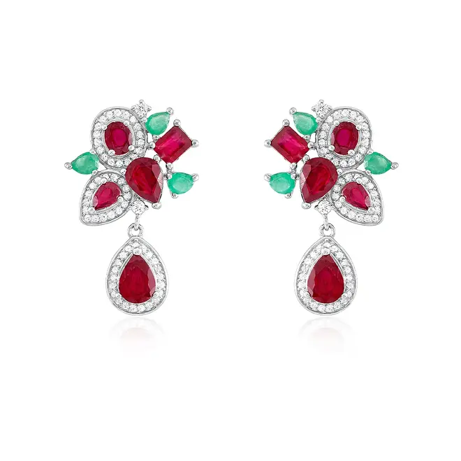 Conjunto Par de Brincos e Anel de Prata. Com Cristais, Esmeraldas, Rubis.