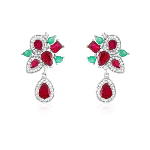 Conjunto Par de Brincos e Anel de Prata. Com Cristais, Esmeraldas, Rubis.
