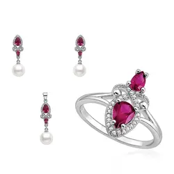 Conjunto Anel, Par de Brincos e Pingente em Prata com Cristais, Pérolas e Turmalina Rosa.