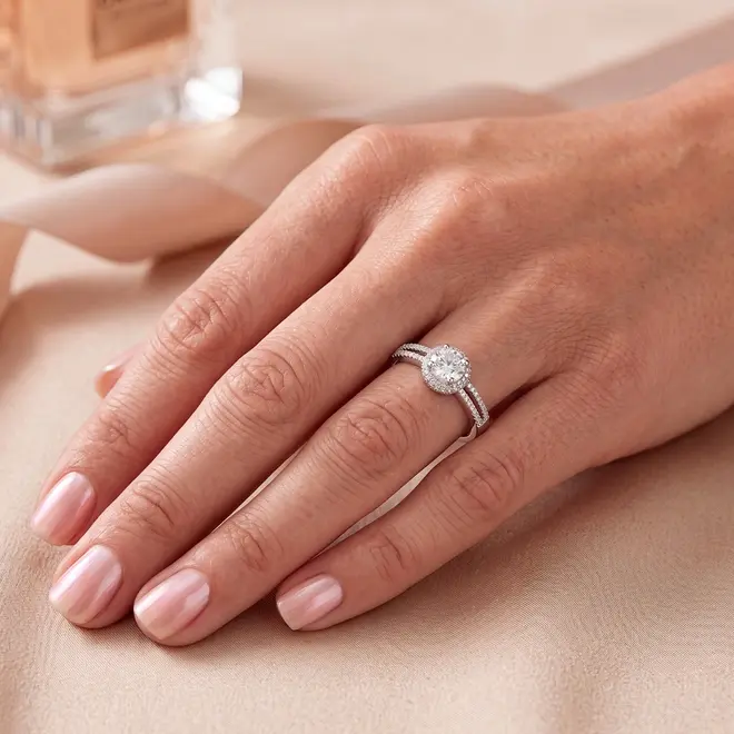 Anel de Prata com Cristais e Moissanite . 124275