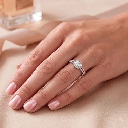 Anel de Prata com Cristais e Moissanite . 124275