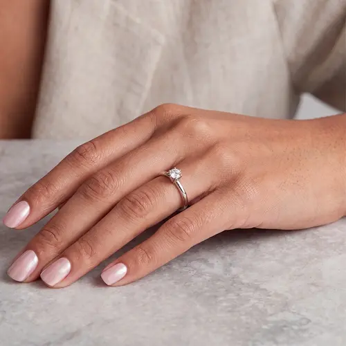 Anel Solitário de Ouro Branco com Diamante de 20 pts