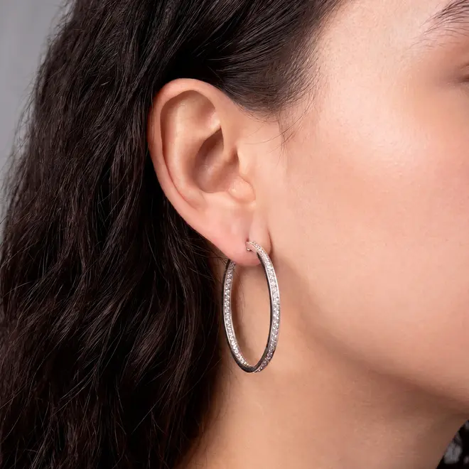 Par de Brincos Argola de Ouro Branco com Diamantes totalizando 1,0 Ct.