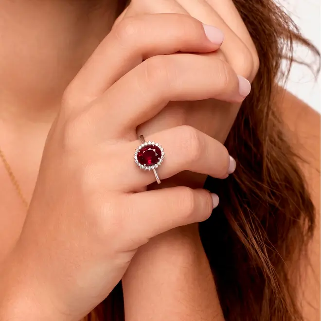 Anel, Rubilita 1,60 Cts, 22 Diamantes 18 Pts Ouro Bco.
