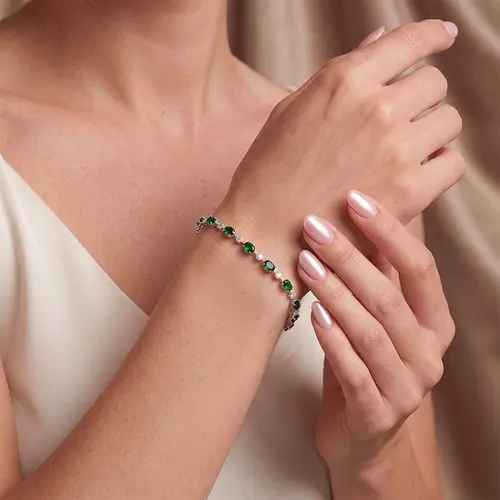 Pulseira de Prata com 13 Turmalinas Verdes.