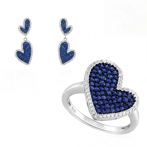Conjunto Par de Brincos e Anel Coração de Prata com Diamantes de Laboratório e Safiras.