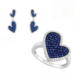 Conjunto Par de Brincos e Anel Coração de Prata com Diamantes de Laboratório e Safiras.