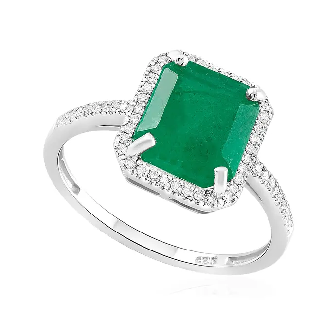 Anel de Prata com 54 Diamantes e Esmeralda.