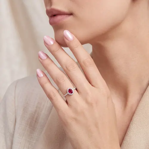 Anel de Prata com Diamantes e Rubi. 124848