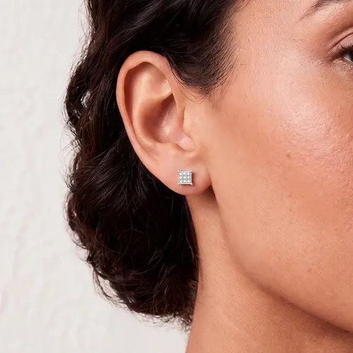 Par de Brincos Ouro Branco 18K com Diamantes