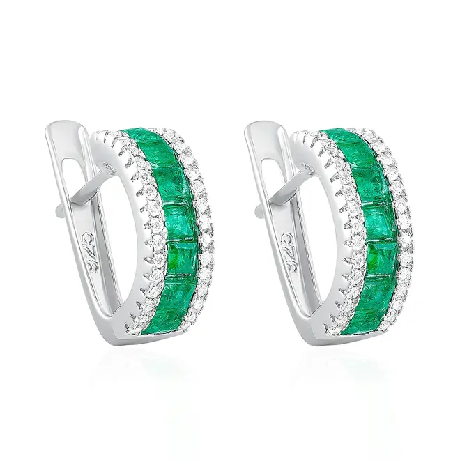 Conjunto Par de Brincos, Pingente e Anel de Prata com Diamantes e Esmeraldas.