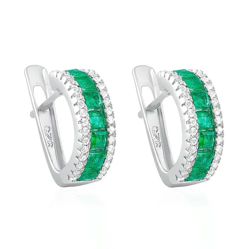 Conjunto Par de Brincos, Pingente e Anel de Prata com Diamantes e Esmeraldas.