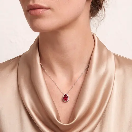 Pingente Ouro Branco 18K com Rubi Gota e Diamantes.