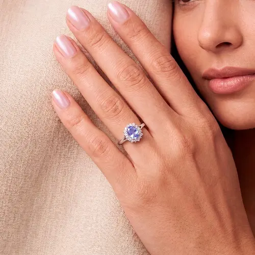 Anel de Ouro Branco com 20 Diamantes e Tanzanitas de 1,20 Cts.