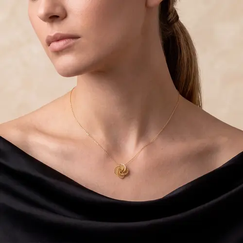 Pingente Flor vazada em Ouro Amarelo 18K
