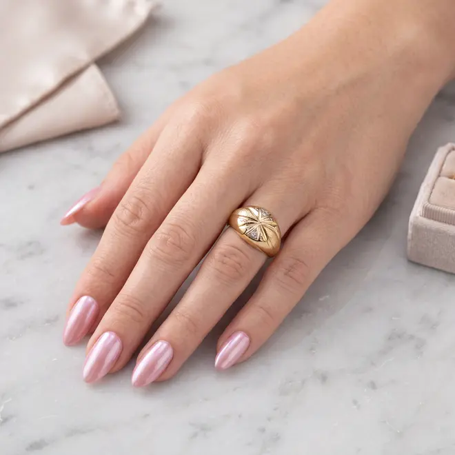 Anel Trabalhado em Ouro Amarelo 18K  com Diamantes