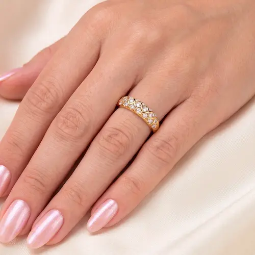 Anel Trabalhado em Ouro Amarelo 18K com Diamantes  125066