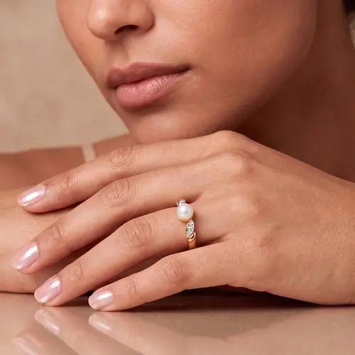 Anel em Ouro Amarelo 18K com Perola