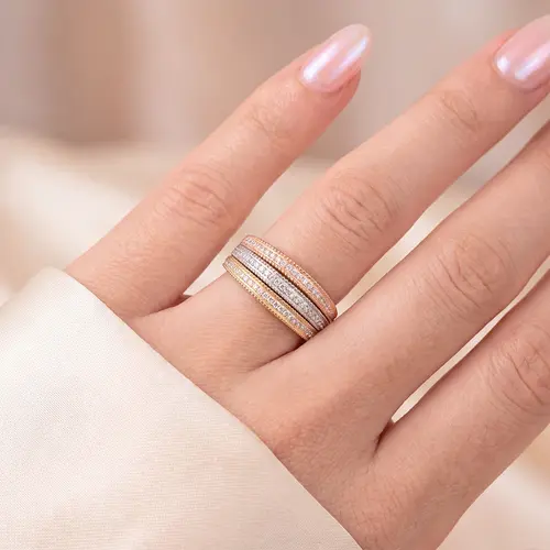 Anel Trabalhada em Ouro 3 cores 18K com Zircônias