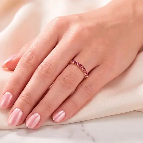 Meia Aliança em Ouro Amarelo 18K com Rubis