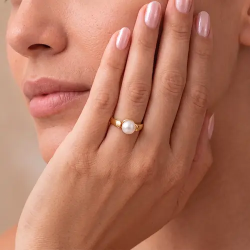 Anel em Ouro Amarelo 18K com Perola  125102