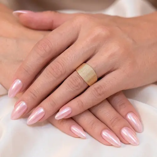 Anel Chapa Detalhada em Ouro Amarelo 18K