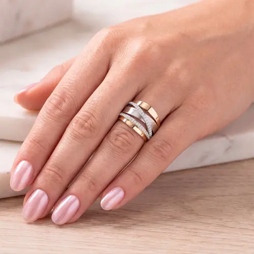 Anel em Ouro Amarelo 18K com detalhes em Ródio
