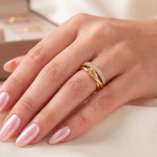 Anel Entrelaçado em Ouro Amarelo 18K com Diamantes