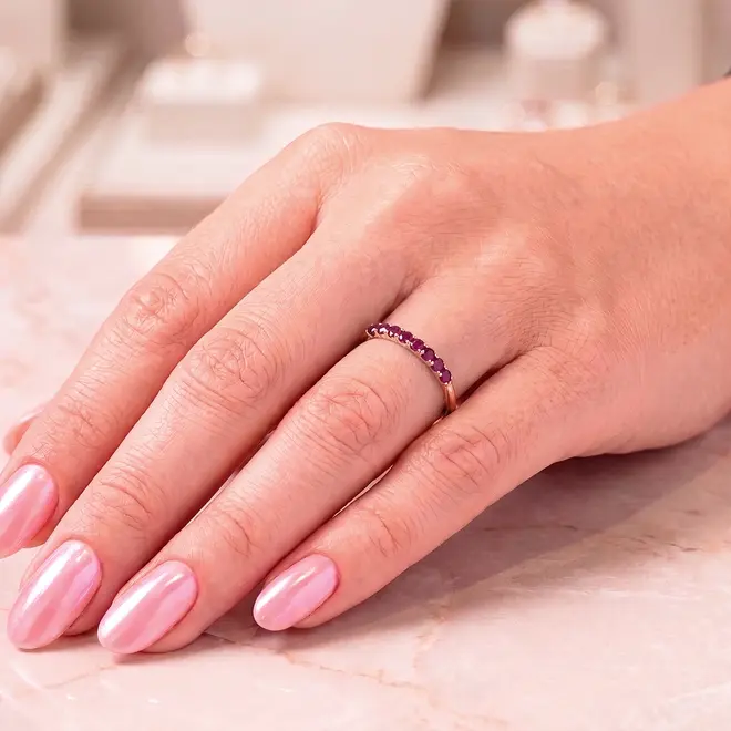 Meia Aliança em Ouro Amarelo 18K com Rubis 125154