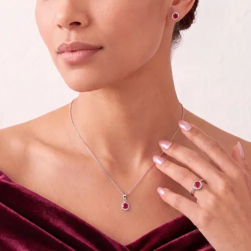 Conjunto Par de Brincos, Pingente e Anel de Prata com Rubis. 125196