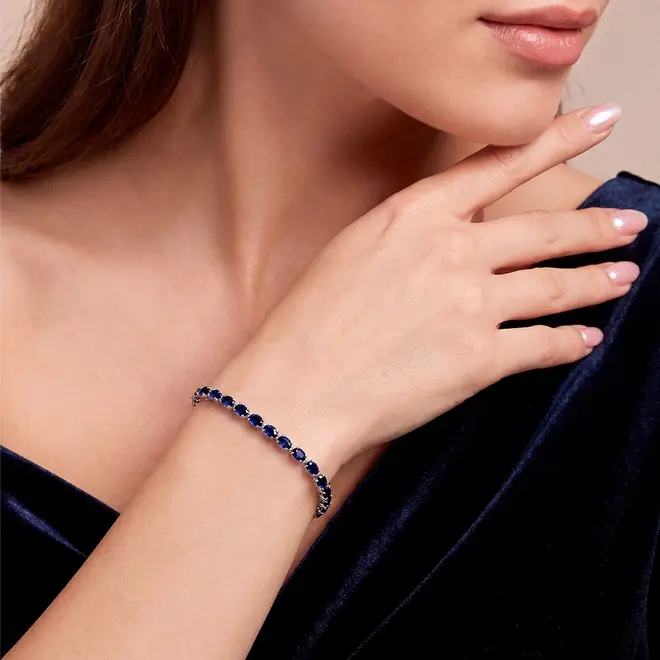 Pulseira de Prata com 29 Safiras Ovais Totalizando 29,0 Cts.
