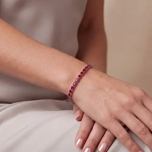 Pulseira de Prata com 29 Rubis Ovais Totalizando 29,0 Cts.