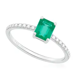 Anel de Ouro Branco com 16 Diamantes e Esmeralda de 8 Pts.